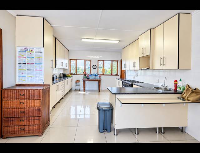 5 BEDROOM HOUSE FOR SALE IN BEACON BAY